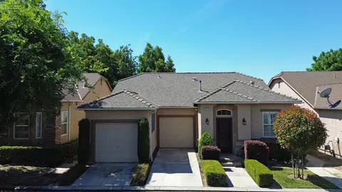 5299 W King Fisher Ln, Fresno, CA 93722