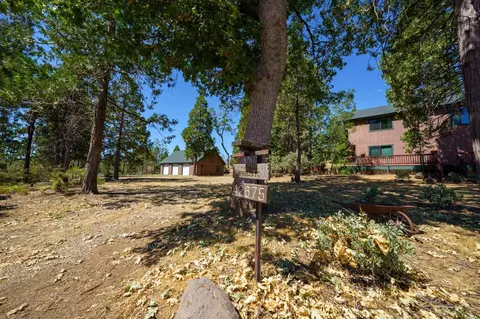 42675 Pinecone Ln, Auberry, CA 93602