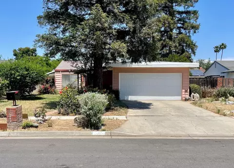 5923 E Robinson Ave, Fresno, CA 93727