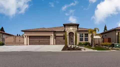 2951 Loyola Ave, Clovis, CA 93619