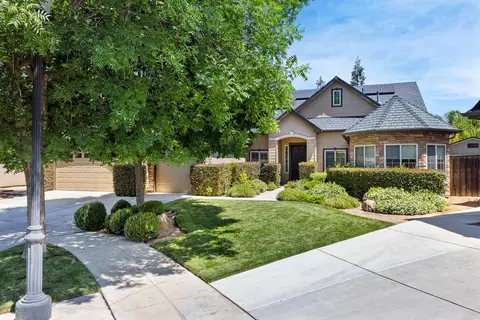 407 W Powers Ave, Clovis, CA 93619
