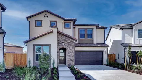 1694 N Greenfield Ave, Clovis, CA 93619