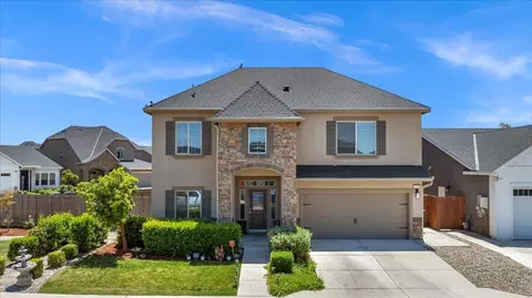 6789 E Robinson Ave, Fresno, CA 93727