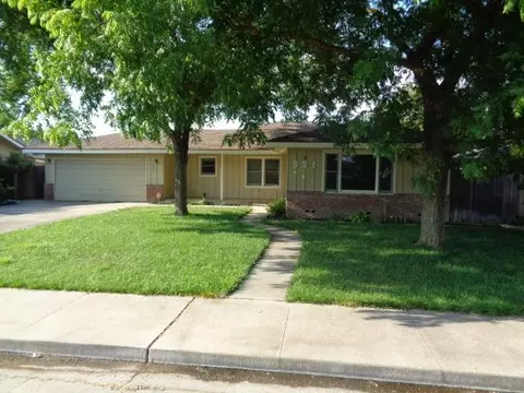 551 W Carpenter Ave, Reedley, CA 93654