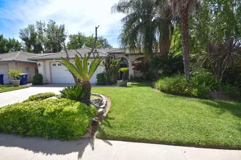 1775 Morgan Dr, Kingsburg, CA 93631