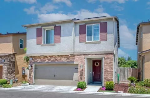 5432 W Santa Barbara Dr, Fresno, CA 93722