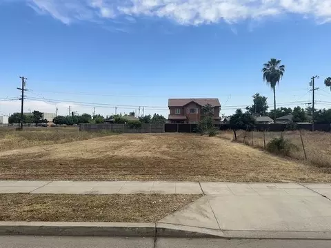 57 W Fir Ave, Pinedale, CA 93650