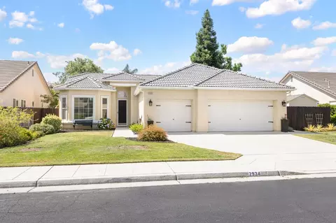 2934 Twain Ave, Clovis, CA 93611