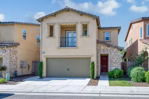6129 E Peruna Way, Fresno, CA 93727