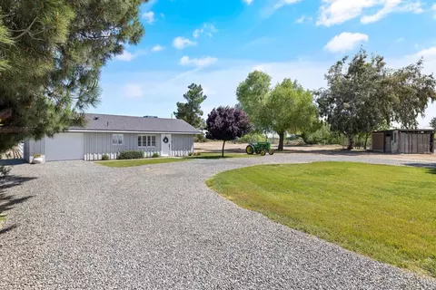14748 Idaho Ave, Hanford, CA 93230