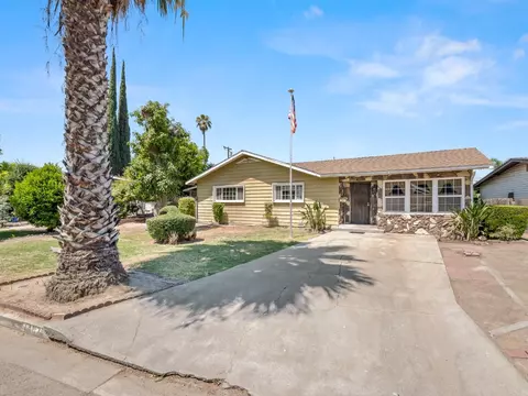 1407 Richard Ave, Sanger, CA 93657