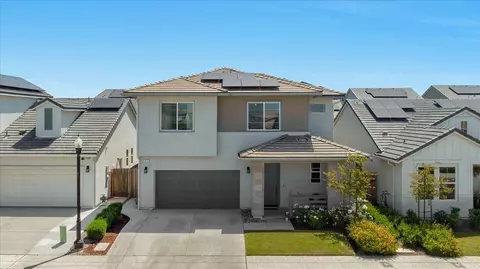 377 Traverse Dr S, Madera, CA 93636