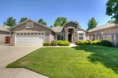 2379 Prescott Ave, Clovis, CA 93619