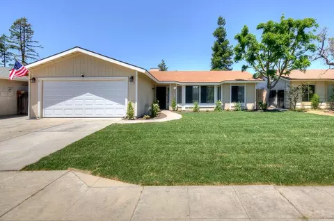 1215 Burlingame Ave, Clovis, CA 93612