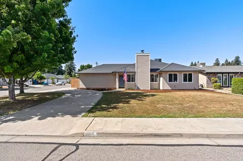 2402 E Vassar Dr, Visalia, CA 93292