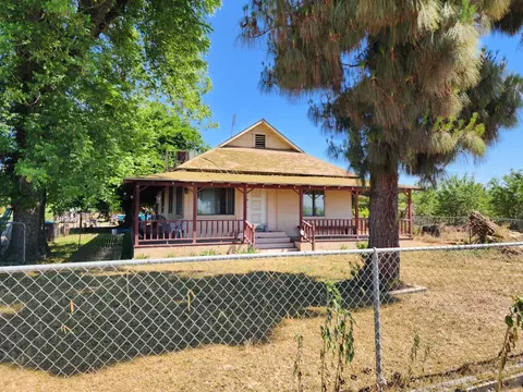 8536 E Nebraska Ave, Selma, CA 93662