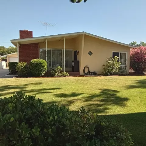 3306 E Saginaw Way, Fresno, CA 93726