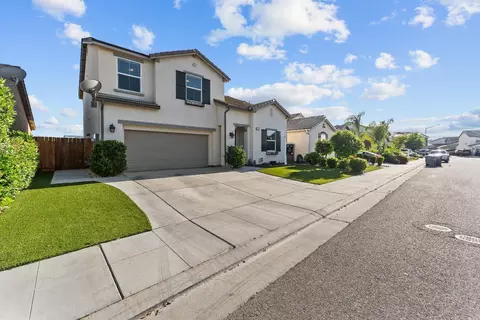 2770 Pontiac Ave, Clovis, CA 93611