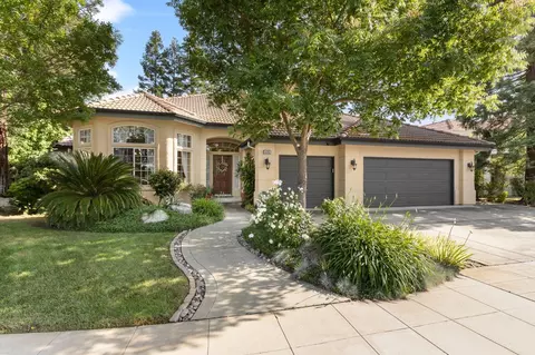 2582 Wrenwood Ave, Clovis, CA 93611