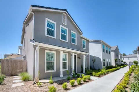 10944 N Blackberry Dr, Fresno, CA 93730