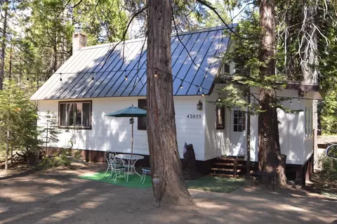 42055 Elderberry Rd, Shaver Lake, CA 93664