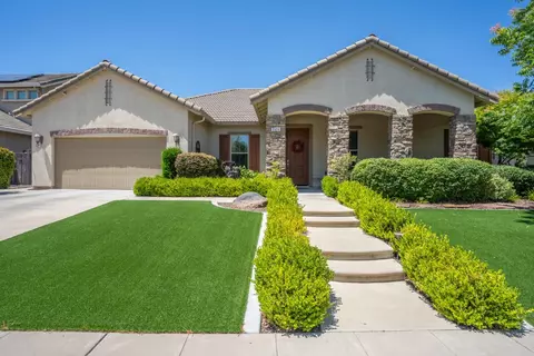 2924 Blackwood Ave, Clovis, CA 93619