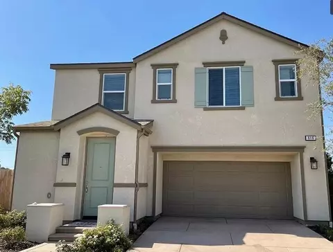 616 Amanecer Ave, Clovis, CA 93619