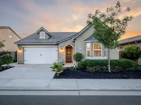 1570 N Whitmore Ave, Clovis, CA 93619