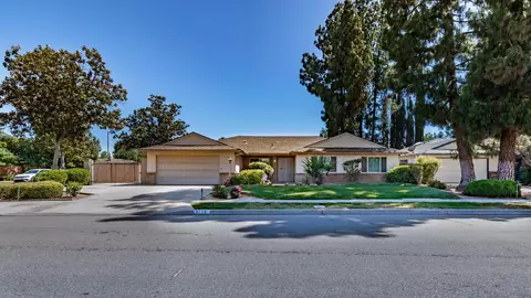 3115 W Robinwood Ln, Fresno, CA 93711
