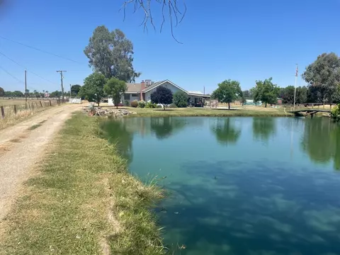 3251 N Bethel, Sanger, CA 93657