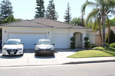 7530 N Carnegie Ave, Fresno, CA 93722