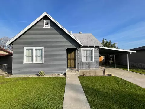 1561 5th St, Clovis, CA 93611