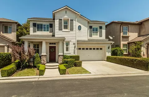 5332 W King Fisher Ln, Fresno, CA 93722