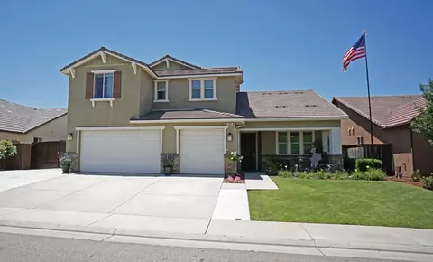 988 Blackwood Ave, Clovis, CA 93619