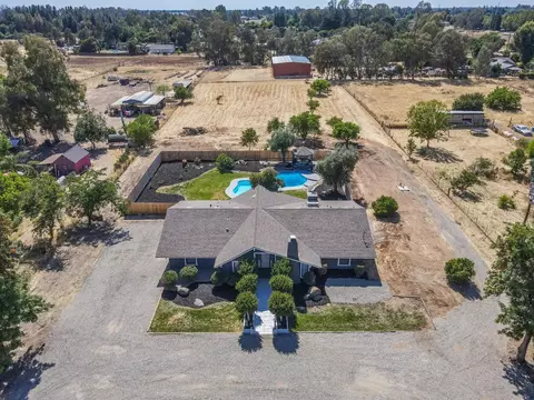 5873 N Mccall Ave, Clovis, CA 93619