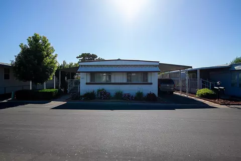 221 W Herndon Ave #225, Fresno, CA 93650