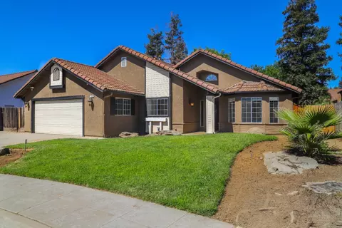 186 N Pecan Ave, Clovis, CA 93611