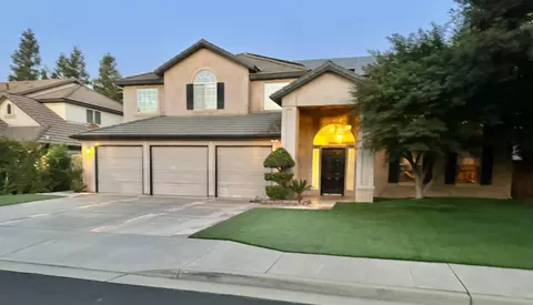 34 Birch Ave, Clovis, CA 93611