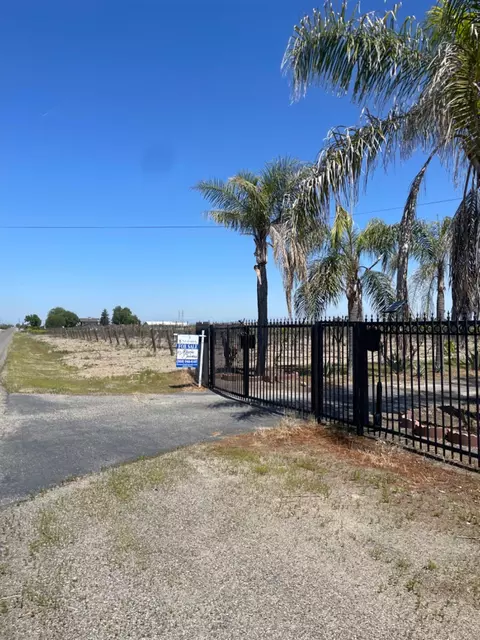 10394 S Marks Ave, Fresno, CA 93706