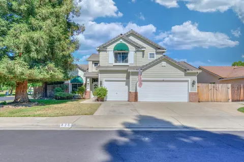 825 Mckelvy Ave, Clovis, CA 93611