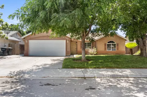 1095 Yellowstone Dr, Hanford, CA 93230