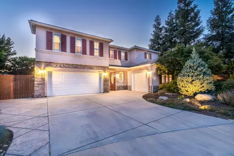 2449 N Oak Grove Ct, Visalia, CA 93291