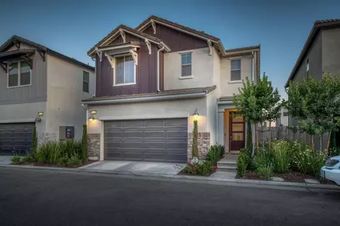 6203 E Sasha Dr, Fresno, CA 93727