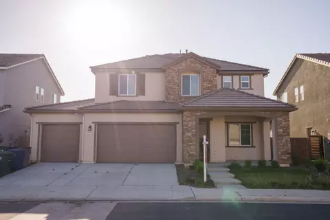 2317 N Mcarthur Ave, Fresno, CA 93727