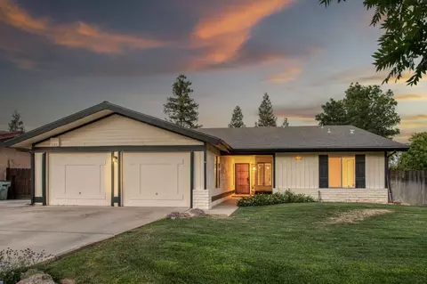 5106 N Bungalow Ln, Fresno, CA 93704