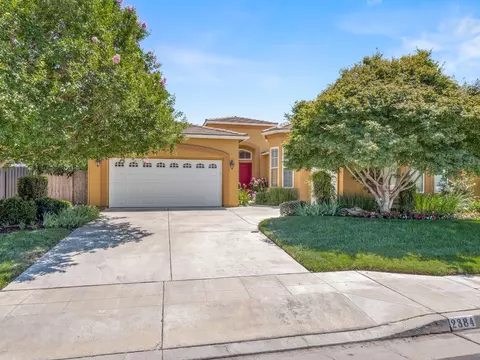 2384 Vermont Ave, Clovis, CA 93619