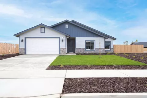 1029 N Acacia St, Woodlake, CA 93286