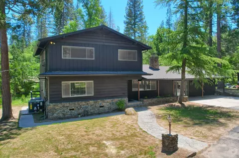 51858 Montgomery Dr, Oakhurst, CA 93644