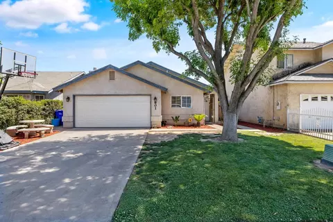 601 E Front St, Farmersville, CA 93223