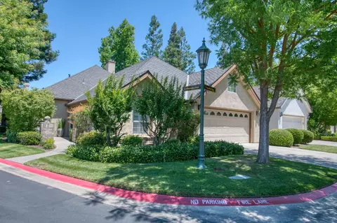 2826 W Brentford Ct, Fresno, CA 93711